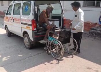 ಕುಸಿದು ಬಿದ್ದ ವ್ಯಕ್ತಿಗೆ ನೆರವಾದ ಸಮಾಜಸೇವಕ; ವಾರಸುದಾರರಿಗೆ ಮಾಹಿತಿ…!