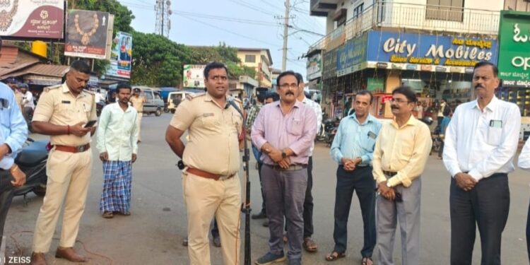 ಸಂಚಾರ ನಿಯಮ ಪಾಲನೆಗೆ ಕಾರ್ಕಳದಲ್ಲಿ ಜಾಗೃತಿ ಕಾರ್ಯಕ್ರಮ…!