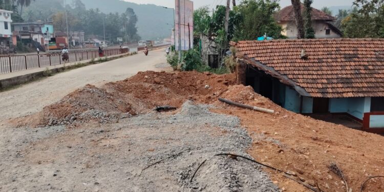 ಸಾಣೂರಿನಲ್ಲಿ ರಾಷ್ಟ್ರೀಯ ಹೆದ್ದಾರಿ ಅವಾಂತರ: 20 ದಿನಗಳಿಂದ ಅಗೆದ ರಸ್ತೆ ಮುಚ್ಚದೆ ಸಾರ್ವಜನಿಕರ ಓಡಾಟಕ್ಕೆ ತೀವ್ರ ಅಡಚಣೆ..!!