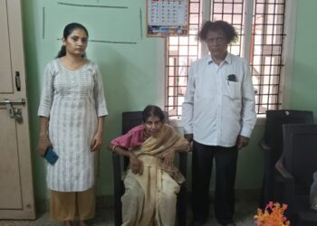 ಅಪರಿಚಿತ ವೃದ್ಧೆಗೆ ನೆರವಾದ ಸಮಾಜಸೇವಕರು;ಕನಸಿನ ಮನೆ ಆಶ್ರಮದಲ್ಲಿ ಪುನರ್ವಸತಿ..!!