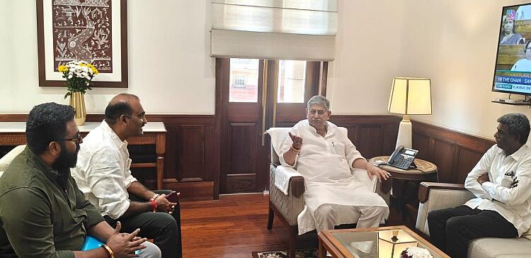 ಮೀನುಗಾರಿಕಾ ದೋಣಿಗಳಿಗೆ ಡೀಸೆಲ್ ಕೊರತೆ: ಕೇಂದ್ರ ಸಚಿವರಿಗೆ ಉಡುಪಿ ಜನಪ್ರತಿನಿಧಿಗಳ ಮನವಿ…!