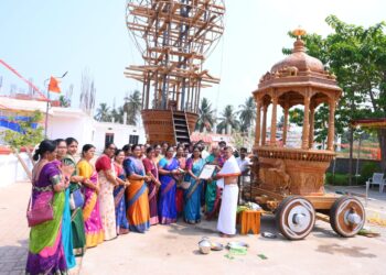 ಶಿಲ್ಪಿ ಮಾಧವ ಆಚಾರ್ಯರಿಂದ ದ.ಕ ಮೊಗವೀರ ಮಹಿಳಾ ಮಹಾಜನ ಸಂಘ ಮತ್ತು ಬೆಳ್ಳಿ ರಥ ಸಮಿತಿಯವರಿಗೆ ಚಂದ್ರಮಂಡಲ ರಥ ಹಸ್ತಾಂತರ..!!