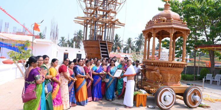 ಶಿಲ್ಪಿ ಮಾಧವ ಆಚಾರ್ಯರಿಂದ ದ.ಕ ಮೊಗವೀರ ಮಹಿಳಾ ಮಹಾಜನ ಸಂಘ ಮತ್ತು ಬೆಳ್ಳಿ ರಥ ಸಮಿತಿಯವರಿಗೆ ಚಂದ್ರಮಂಡಲ ರಥ ಹಸ್ತಾಂತರ..!!