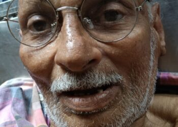 ಉಡುಪಿ: ಆಯಾತಪ್ಪಿ ಬಿದ್ದ ಗಾಂಧೀಜಿ ವೇಷಧಾರಿ ವೃದ್ಧರಿಗೆ ಸಮಾಜಸೇವಕರ ನೆರವು