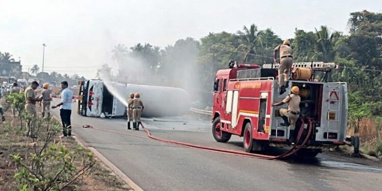 ಕಟಪಾಡಿ ಬಳಿ ಎಲ್ಪಿಜಿ ಟ್ಯಾಂಕರ್ ಪಲ್ಟಿ; ಸಂಚಾರ ಅಸ್ತವ್ಯಸ್ತ