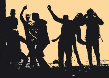 ಬಸ್‌ನಲ್ಲಿ ಯುವತಿಗೆ ಕಿರುಕುಳ ಆರೋಪ; ಪುತ್ತೂರಿನಲ್ಲಿ ಯುವಕನಿಗೆ ಸಾರ್ವಜನಿಕರಿಂದ ತರಾಟೆ…!