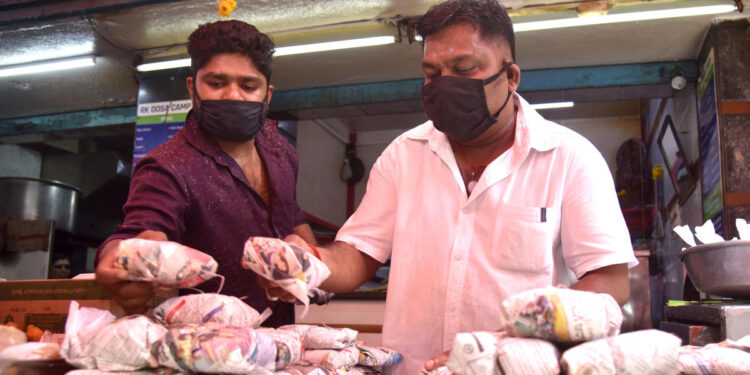 ಹೋಟೆಲ್‌ಗಳಲ್ಲಿ ಪ್ಲಾಸ್ಟಿಕ್‌ನಲ್ಲಿ ಬಿಸಿ ಆಹಾರ ಪಾರ್ಸೆಲ್‌ಗೆ ಕಟ್ಟುನಿಟ್ಟಿನ ಕ್ರಮ….!