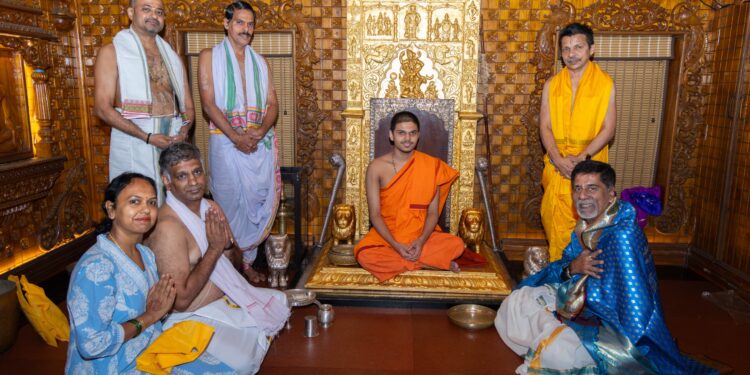 ಖ್ಯಾತ ಕ್ರಿಕೆಟ್ ಆಟಗಾರ ಕೃಷ್ಣಮಾಚಾರಿ ಶ್ರೀಕಾಂತ್ ಶ್ರೀಕೃಷ್ಣ ಮಠಕ್ಕೆ ಭೇಟಿ