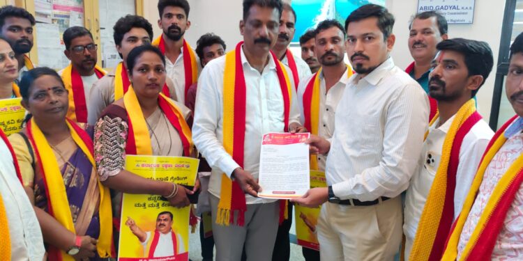 ಕನ್ನಡ ಪರ ಹೋರಾಟ: ರಾಜ್ಯಪಾಲ ಗೆಹ್ಲೋಟ್ ವಜಾಗೊಳಿಸಲು ಒತ್ತಾಯ