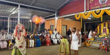 ಕಾರ್ಕಳ: ಗುಡ್ಡೆ ಗುಳಿಗ ದೈವಸ್ಥಾನದಲ್ಲಿ ಪೊಲೀಸ್ ಇಲಾಖೆಯಿಂದ ಹರಕೆಯ ಗಗ್ಗರ ಸೇವೆ.!.