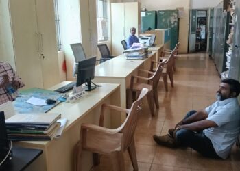 ಕಾರ್ಕಳ ಪುರಸಭಾ ಮಾಹಿತಿ ಹಕ್ಕು ಅಧಿಕಾರಿ ವಿರುದ್ಧ ಮಾಜಿ ಸದಸ್ಯನಿಂದ ಪ್ರತಿಭಟನೆ 