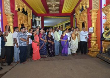 ಬನ್ನಂಜೆ ಶ್ರೀಮಹಾಲಿಂಗೇಶ್ವರ ದೇವಸ್ಥಾನದ ಬ್ರಹ್ಮಕಲಶೋತ್ಸವ : ಡಾ.ತಲ್ಲೂರು ಅವರಿಂದ ವಿದ್ಯುತ್ ದೀಪಾಲಂಕರ ಉದ್ಘಾಟನೆ