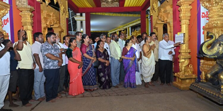 ಬನ್ನಂಜೆ ಶ್ರೀಮಹಾಲಿಂಗೇಶ್ವರ ದೇವಸ್ಥಾನದ ಬ್ರಹ್ಮಕಲಶೋತ್ಸವ : ಡಾ.ತಲ್ಲೂರು ಅವರಿಂದ ವಿದ್ಯುತ್ ದೀಪಾಲಂಕರ ಉದ್ಘಾಟನೆ