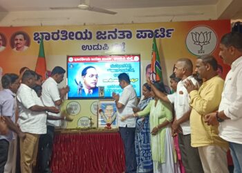 ಬಿಜೆಪಿ ಜಿಲ್ಲಾ ಕಛೇರಿಯಲ್ಲಿ ಡಾ! ಬಿ.ಆರ್. ಅಂಬೇಡ್ಕರ್ ಭಾವಚಿತ್ರಕ್ಕೆ ಪುಷ್ಪ ನಮನ