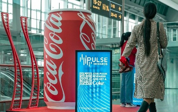 ಬೆಂಗಳೂರು ವಿಮಾನ ನಿಲ್ದಾಣದಲ್ಲಿ ಕೋಕಾ-ಕೋಲಾ ವಿನೂತನ ಯೋಜನೆ: ಪಲ್ಸ್ ಆಪ್ ಮೂಲಕ ಪ್ರಯಾಣಿಕರಿಗೆ ತಂಪು ಪಾನೀಯ ವಿತರಣೆ