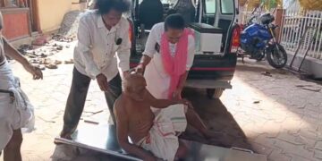 ಅಸಹಾಯಕ ಸ್ಥಿತಿಯಲ್ಲಿದ್ದ ವೃದ್ಧರ ರಕ್ಷಣೆ, ಆಸ್ಪತ್ರೆ ಗೆ ದಾಖಲು..!