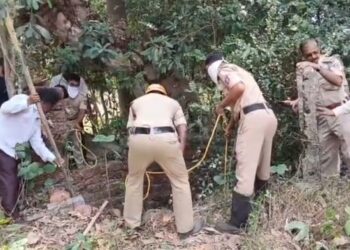 ಪಾಳುಬಾವಿಯಲ್ಲಿ ಕೊಳೆತ ಸ್ಥಿತಿಯಲ್ಲಿ ಅಪರಿಚಿತ ಶವ ಪತ್ತೆ