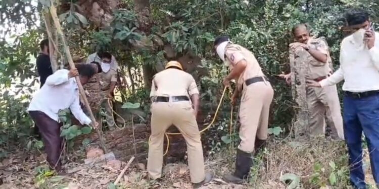 ಪಾಳುಬಾವಿಯಲ್ಲಿ ಕೊಳೆತ ಸ್ಥಿತಿಯಲ್ಲಿ ಅಪರಿಚಿತ ಶವ ಪತ್ತೆ