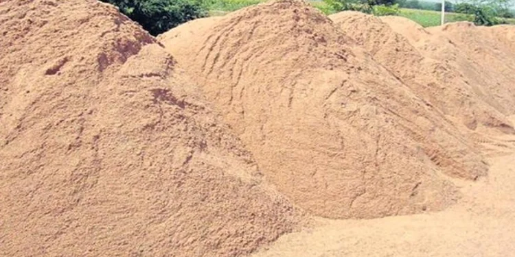 ಅಕ್ರಮ ಮರಳುಗಾರಿಕೆ : 5 ಲೋಡ್ ಮರಳು ವಶಕ್ಕೆ..!