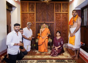 ಗಾಯಕಿ ಮಂಗ್ಲಿ ಹಾಗೂ ಸಂಗೀತ ನಿರ್ದೇಶಕ ಮಣಿಕಾಂತ್ ಕದ್ರಿ ಶ್ರೀ ಕೃಷ್ಣ ಮಠಕ್ಕೆ ಭೇಟಿ 