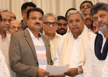 ಕರ್ನಾಟಕ ಸಿಎಂ ಸ್ಥಾನಕ್ಕೆ ಸಿದ್ದರಾಮಯ್ಯ ರಾಜೀನಾಮೆ..!