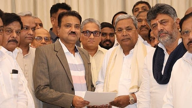 ಕರ್ನಾಟಕ ಸಿಎಂ ಸ್ಥಾನಕ್ಕೆ ಸಿದ್ದರಾಮಯ್ಯ ರಾಜೀನಾಮೆ..!