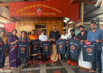 ಸಾಂಪ್ರದಾಯಕ ಡೋಲು ವಾದಿಸುವ ಸಾಸ್ತಾನ ಕೊರಗ ಜನಾಂಗದ ಬಳಗಕ್ಕೆ ರಕ್ತದಾನ ಜಾಗ್ರತಿ ಮೂಡಿಸುವ ಸಮವಸ್ತ್ರ ವಿತರಣೆ..!