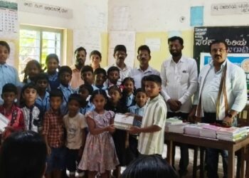 ರೋಟರಿ ಕ್ಲಬ್ ಕಾರ್ಕಳ :ನೋಟ್ ಪುಸ್ತಕ ವಿತರಣೆ 