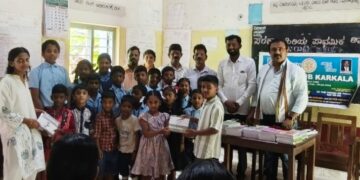ರೋಟರಿ ಕ್ಲಬ್ ಕಾರ್ಕಳ :ನೋಟ್ ಪುಸ್ತಕ ವಿತರಣೆ 
