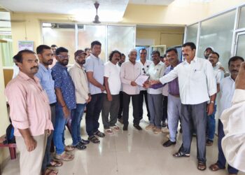 ಬ್ರಹ್ಮಾವರ : ಮೆಸ್ಕಾಂ ಖಾಸಗೀಕರಣಕ್ಕೆ ಆಕ್ಷೇಪ. ಮೆಸ್ಕಾಂ ನೌಕರರ ಸಂಘದ ವತಿಯಿಂದ ಮನವಿ