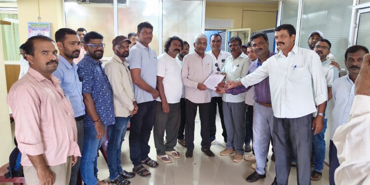 ಬ್ರಹ್ಮಾವರ : ಮೆಸ್ಕಾಂ ಖಾಸಗೀಕರಣಕ್ಕೆ ಆಕ್ಷೇಪ. ಮೆಸ್ಕಾಂ ನೌಕರರ ಸಂಘದ ವತಿಯಿಂದ ಮನವಿ