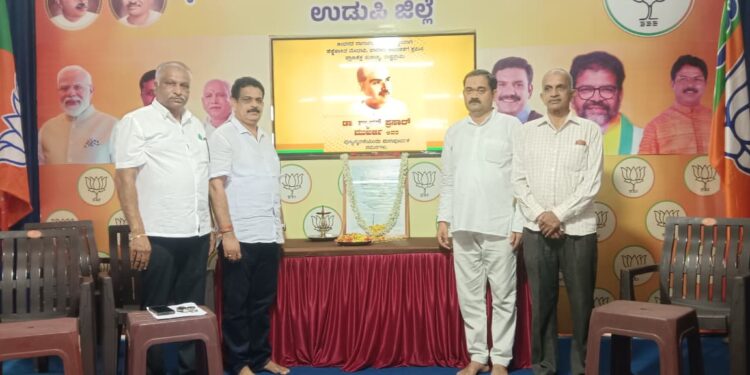ಡಾ. ಶ್ಯಾಮ್ ಪ್ರಸಾದ್ ಮುಖರ್ಜಿ ಬಲಿದಾನ ದಿನಾಚರಣೆ: ಪಕ್ಷದ ಕಚೇರಿಯಲ್ಲಿ ಪುಷ್ಪನಮನ