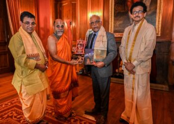 ಮಾರಿಷಸ್ ರಾಷ್ಟ್ರಾಧ್ಯಕ್ಷರನ್ನು ಅನುಗ್ರಹಿಸಿದ ಶ್ರೀ ಪುತ್ತಿಗೆ ಶ್ರೀಗಳು