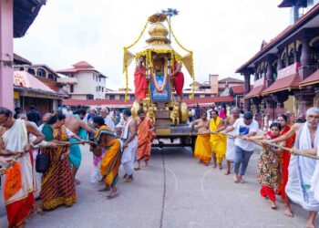 ಶ್ರೀಪಾದರಾಜರ ಆರಾಧನೆ: ಉಡುಪಿ ಕೃಷ್ಣ ಮಠದ ರಥಬೀದಿಯಲ್ಲಿ ಭವ್ಯ ಮೆರವಣಿಗೆ