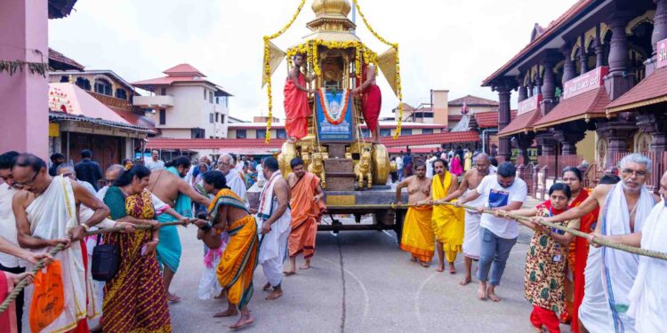ಶ್ರೀಪಾದರಾಜರ ಆರಾಧನೆ: ಉಡುಪಿ ಕೃಷ್ಣ ಮಠದ ರಥಬೀದಿಯಲ್ಲಿ ಭವ್ಯ ಮೆರವಣಿಗೆ