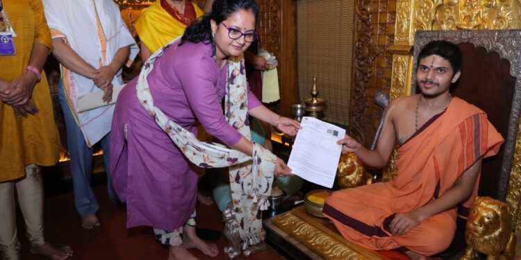 ಶ್ರೀಕೃಷ್ಣ ಮಠದಲ್ಲಿ ಎಸ್‌ಐಆರ್ ಅಭಿಯಾನಕ್ಕೆ ಚಾಲನೆ ನೀಡಿದ ಉಡುಪಿ ಡಿಸಿ ಸ್ವರೂಪಾ ಟಿ.ಕೆ