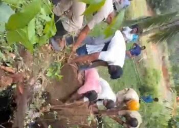 ಕೆಮ್ಮಣ್ಣಿನಲ್ಲಿ ಬಾವಿಗೆ ಬಿದ್ದ ದಂಪತಿ ರಕ್ಷಣೆ..!