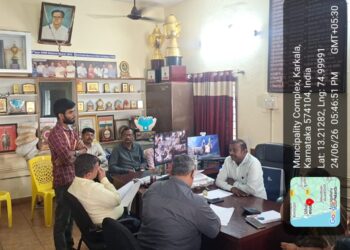 ತಡರಾತ್ರಿವರೆಗೆ ಪುರಸಭೆ ಮಹಿಳಾ ಸಿಬ್ಬಂದಿಗಳಿಗೆ ಸಭೆ ನಡೆಸಿದ ಯೋಜನಾ ನಿರ್ದೇಶಕ…