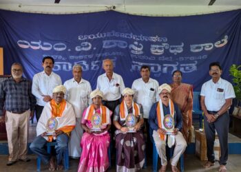 ಇನ್ನಾ ಪ್ರೌಢಶಾಲೆಯಲ್ಲಿ ವಿದ್ಯಾರ್ಥಿಗಳ ಶೈಕ್ಷಣಿಕ ದತ್ತು ಸ್ವೀಕಾರ.