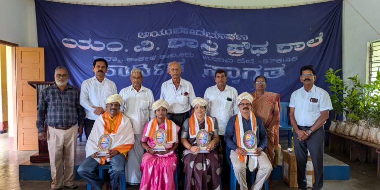 ಇನ್ನಾ ಪ್ರೌಢಶಾಲೆಯಲ್ಲಿ ವಿದ್ಯಾರ್ಥಿಗಳ ಶೈಕ್ಷಣಿಕ ದತ್ತು ಸ್ವೀಕಾರ.