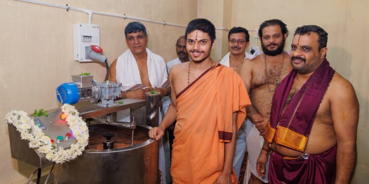 ಶ್ರೀಕೃಷ್ಣ ಮಠದಲ್ಲಿ ಮುಖ್ಯಪ್ರಾಣ ದೇವರ ಪಂಚಕಜ್ಜಾಯ ತಯಾರಿಕೆಗೆ ನೂತನ ಯಂತ್ರಗಳ ಲೋಕಾರ್ಪಣೆ..!