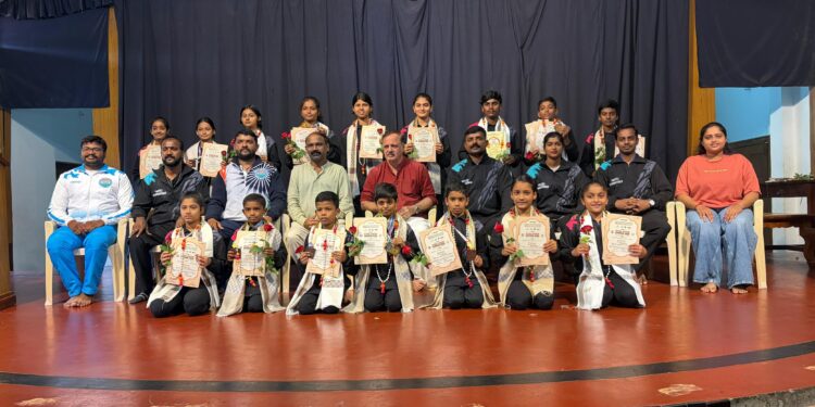 ರಾಷ್ಟ್ರೀಯ ಮಟ್ಟದ ಕಿಕ್ ಬಾಕ್ಸಿಂಗ್ ಪಂದ್ಯಾಕೂಟದಲ್ಲಿ ಕರ್ನಾಟಕ ತಂಡವನ್ನು ಪ್ರತಿನಿಧಿಸಿ ‘ಸಮಗ್ರ ಪ್ರಶಸ್ತಿ’ ಪಡೆದ ಉಡುಪಿ ಜಿಲ್ಲಾ ಕಿಕ್ ಬಾಕ್ಸಿಂಗ್ ಅಸೋಸಿಯೇಷನ್