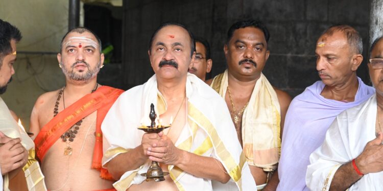 ಕೇರಳದ ಮುಖ್ಯಮಂತ್ರಿ ವಿ. ಡಿ. ಸತೀಶನ್ ಕೊಲ್ಲೂರಿಗೆ ಭೇಟಿ