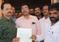 ಬೈಂದೂರು : ಅಳಿವೆಕೋಡಿಯ ಹೊಂಡಗುಂಡಿ ರಸ್ತೆ ಸರಿಪಡಿಸುವಂತೆ ಆಗ್ರಹಿಸಿ ಪ್ರತಿಭಟನೆ