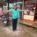 ಪುರಸಭೆ ವಿರುದ್ಧ ವಿಭಿನ್ನ ಪ್ರತಿಭಟನೆ :ಜಲಪಾತದ ನೀರಿನಲ್ಲಿ ಸ್ನಾನ ಮಾಡಿದ ಪ್ರಕಾಶ್ ರಾವ್ !