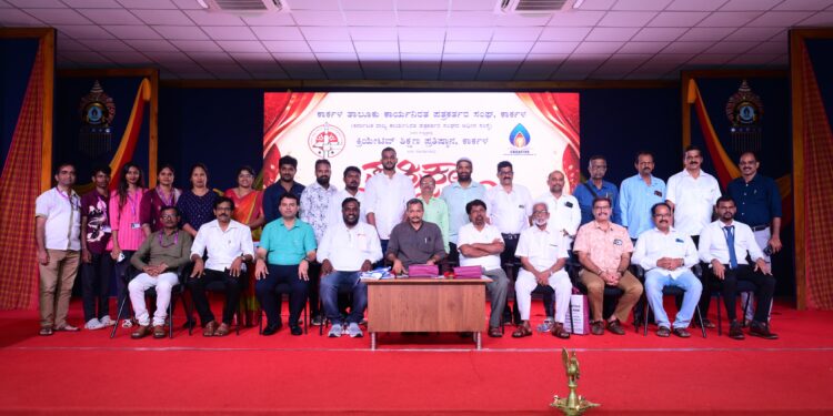 ಕಾರ್ಕಳ ಪತ್ರಿಕಾ ದಿನಾಚರಣೆ: ವಿದ್ಯಾರ್ಥಿಗಳಿಗೆ ಪ್ರತಿಭಾ ಪುರಸ್ಕಾರ, ಪತ್ರಕರ್ತರಿಗೆ ಸನ್ಮಾನ