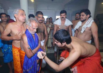 ಪ್ರಥಮ ಏಕಾದಶಿ: ಶ್ರೀ ಕೃಷ್ಣ ಮಠದಲ್ಲಿ ಪರ್ಯಾಯ ಶ್ರೀ ಶಿರೂರು ಮಠದ ಶ್ರೀ ವೇದವರ್ಧನ ತೀರ್ಥ ಶ್ರೀಪಾದರಿಂದ ಮುದ್ರಾಧಾರಣೆ..!