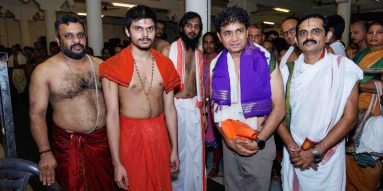 ಖ್ಯಾತ ಚಿತ್ರ ನಟ ಹಾಗೂ ಹಾಸ್ಯ ನಟ ಶರಣ್ ಉಡುಪಿ ಶ್ರೀ ಕೃಷ್ಣ ಮಠಕ್ಕೆ ಭೇಟಿ..!
