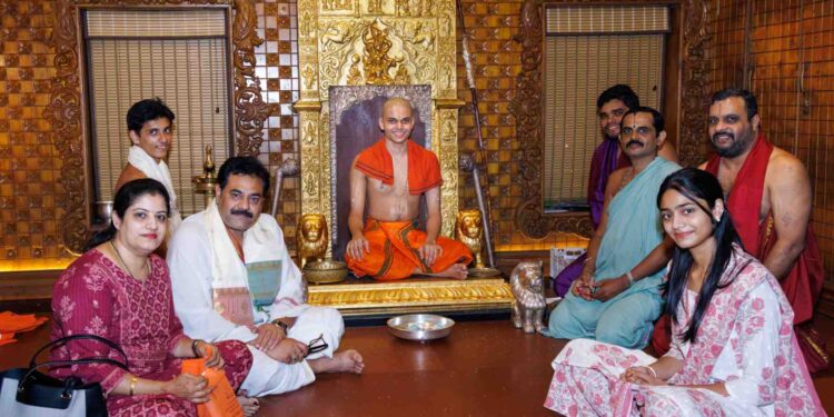 ಕನ್ನಡ ಚಿತ್ರನಟ ರಾಜೇಶ್ ನಟರಂಗ ಉಡುಪಿ ಶ್ರೀಕೃಷ್ಣ ಮಠಕ್ಕೆ ಭೇಟಿ