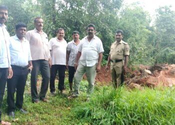 ರೆಂಜಾಳ ಭೂಕುಸಿತ ಸ್ಥಳಕ್ಕೆ ಕಾರ್ಕಳ ಕಾಂಗ್ರೆಸ್ ನಿಯೋಗ ಬೇಟಿ